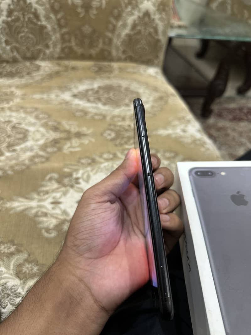 Apple iPhone 7 Plus 2