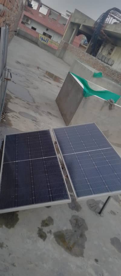 4 Solar Scholar Plates 260W (Model: BW-72M-260W) - Outclass Condition