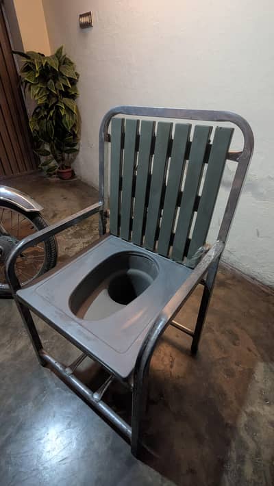 Commode Chair
