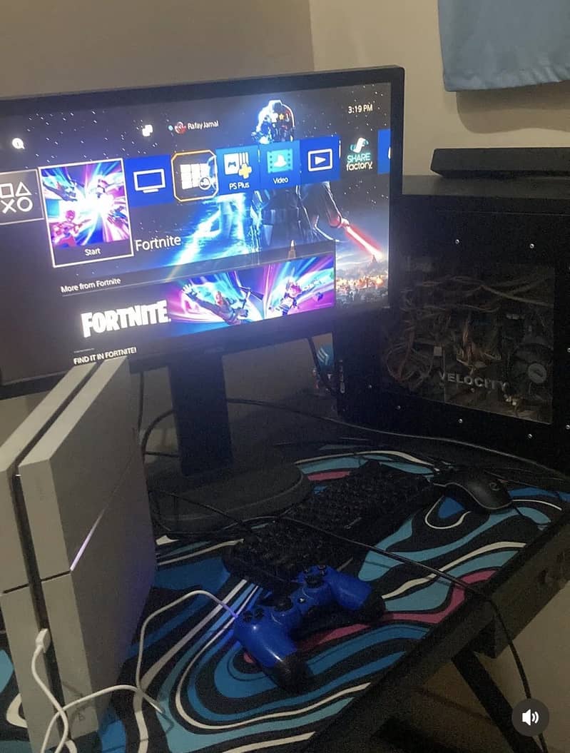 PS4 fat with two controllers 0