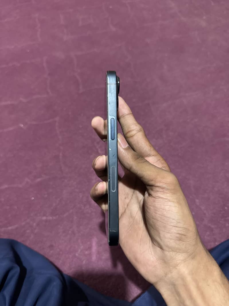 Apple iPhone 13 4