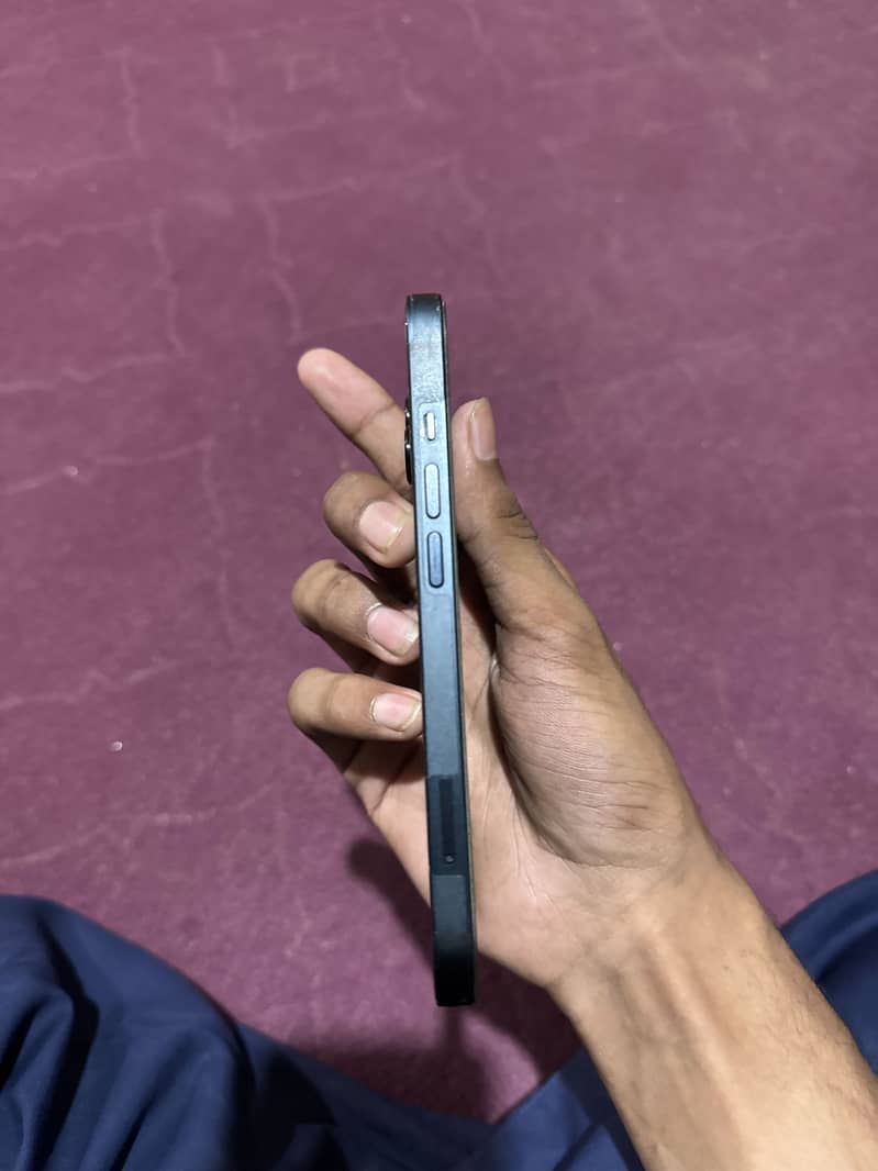 Apple iPhone 13 5