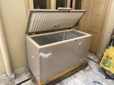 Dawlance deep freezer