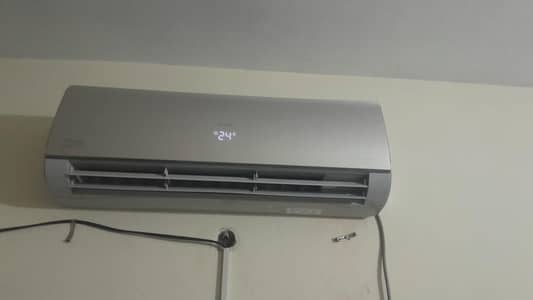 Hair Ac for sale in working condition