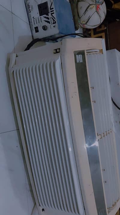 Window AC for Sale – Good Working Condition | Strong Cooling