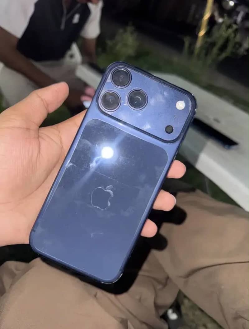Apple iPhone 17 Pro Max 0
