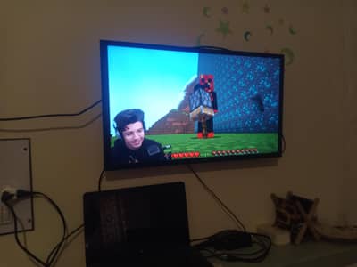 Samsung orgnl LCD with box just like new