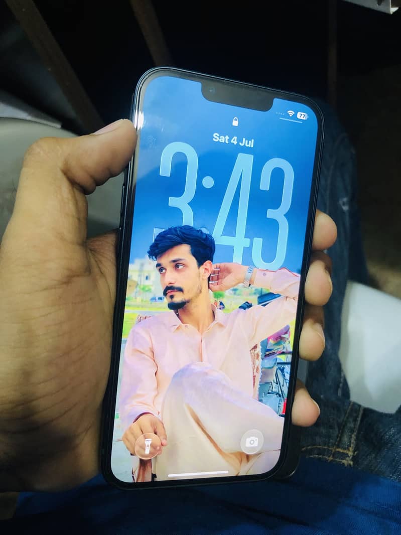 Apple iPhone 13 4