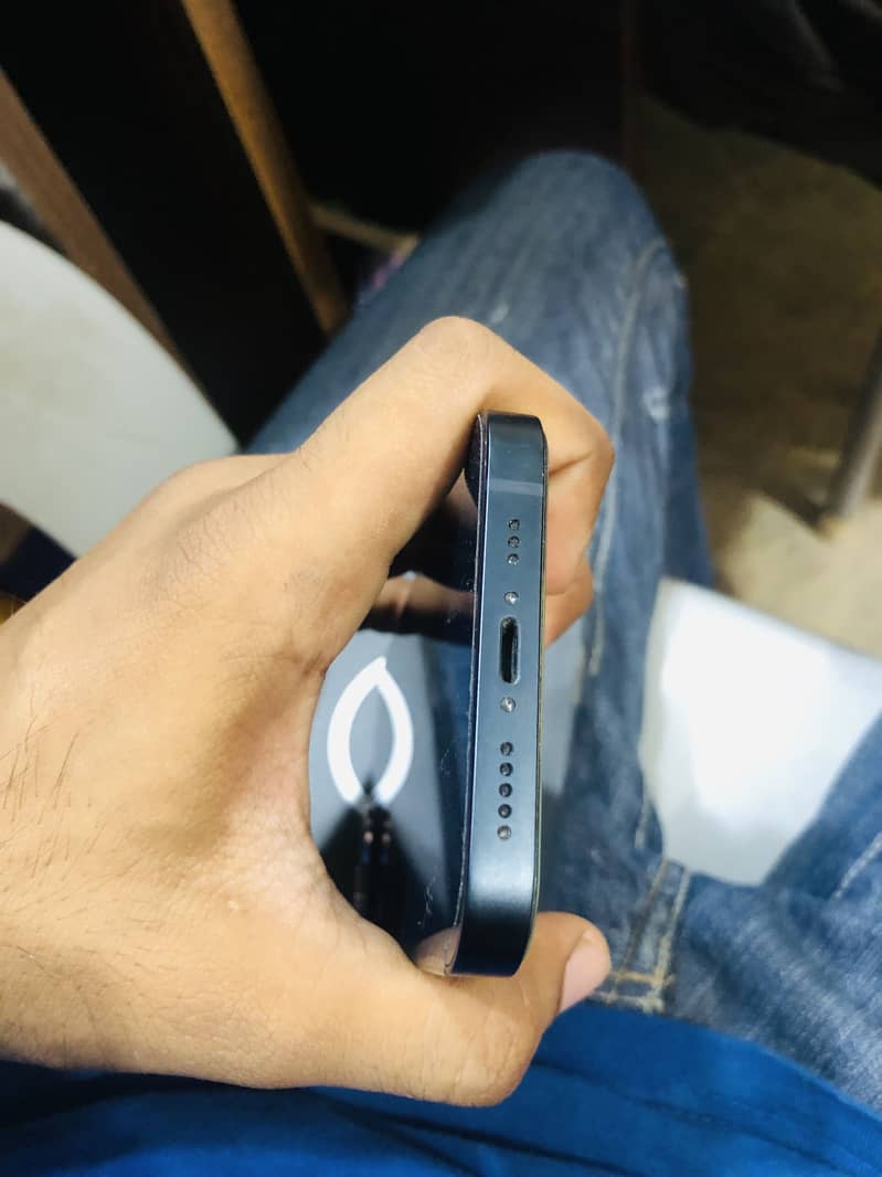 Apple iPhone 13 5
