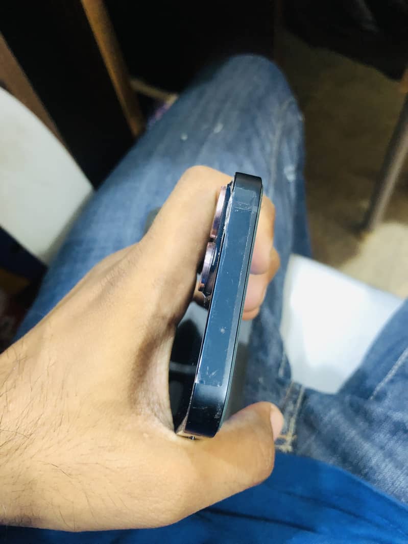 Apple iPhone 13 6