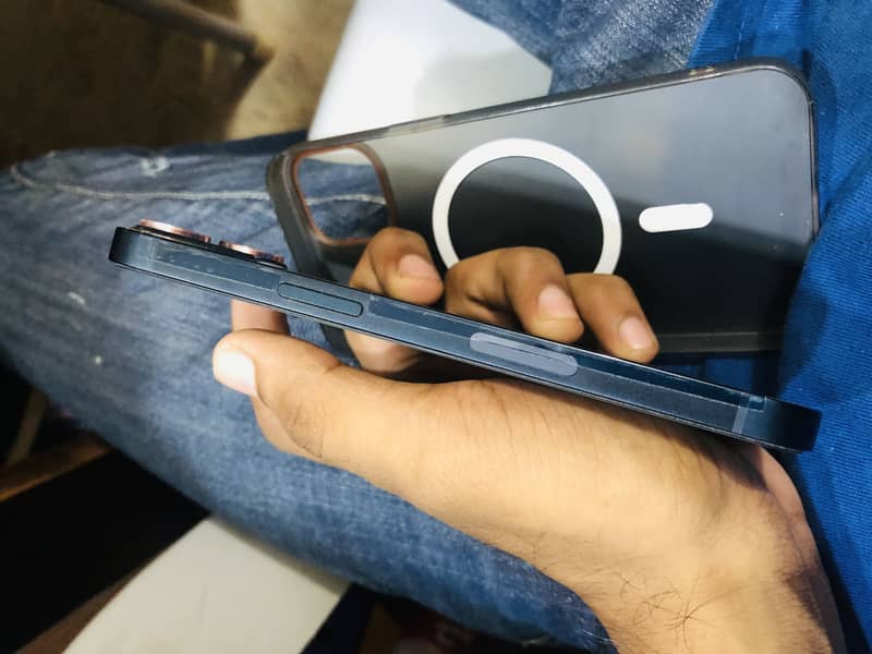 Apple iPhone 13 7