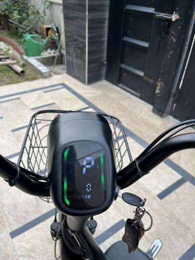 Evee flipper new condition with charger side mirrors