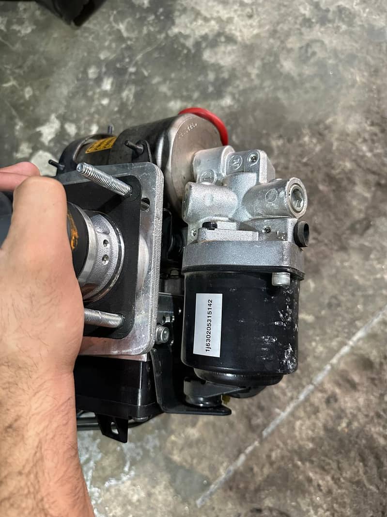 Prado ABS Unit model 2005 6