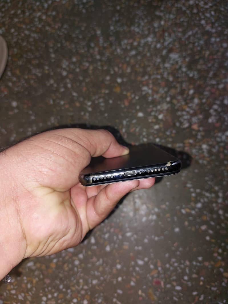 Apple iPhone X 4