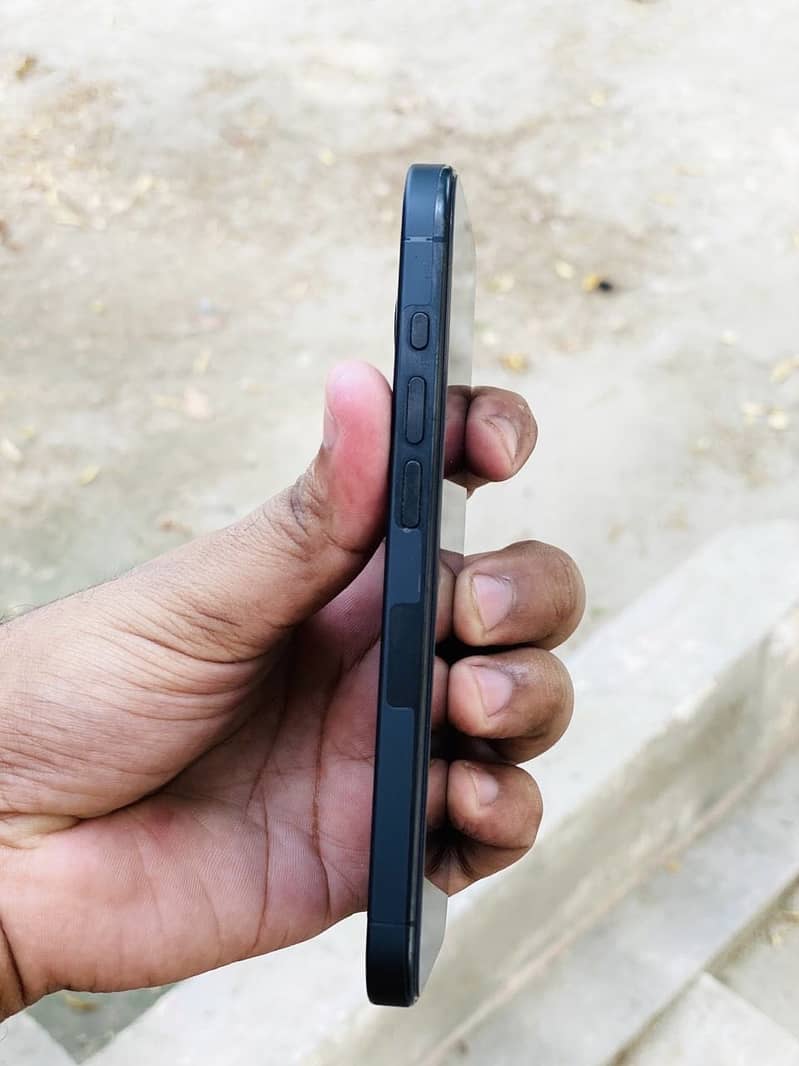 Apple iPhone 15 Pro 1