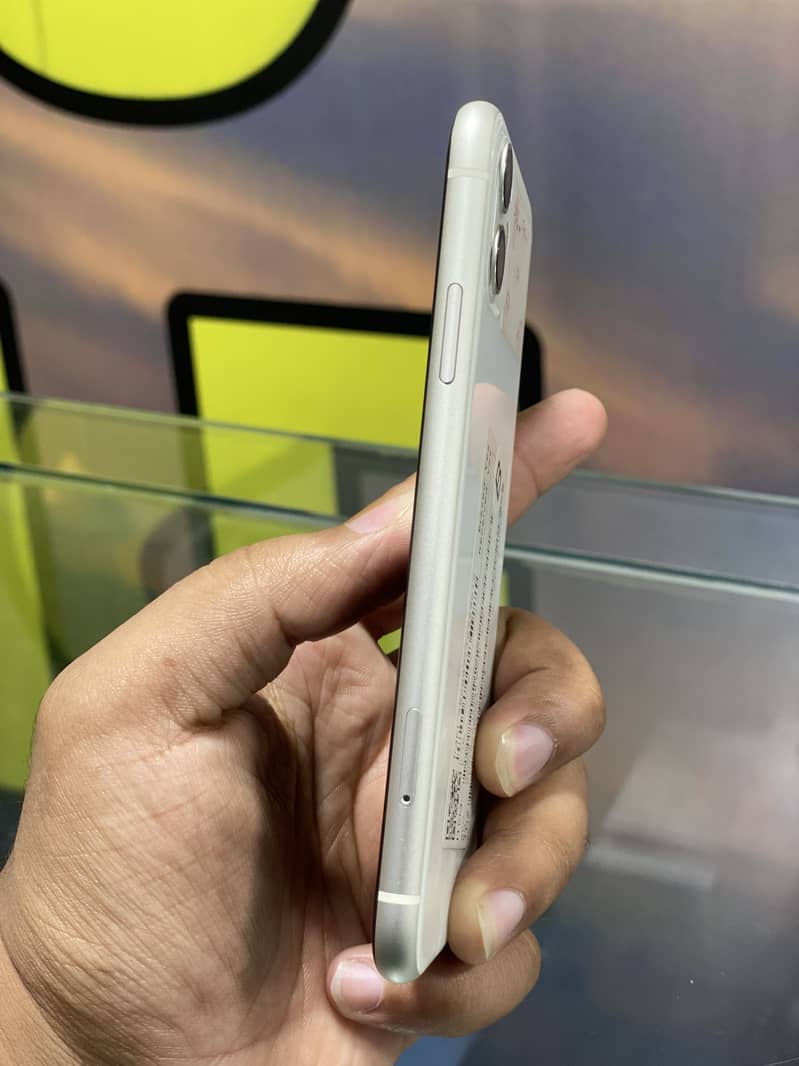 Apple iPhone 11 0
