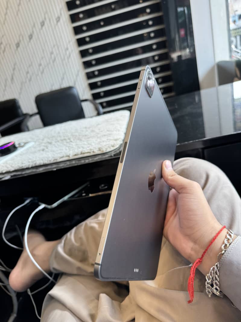 IPAD M1 (3RD GENERATION) 2