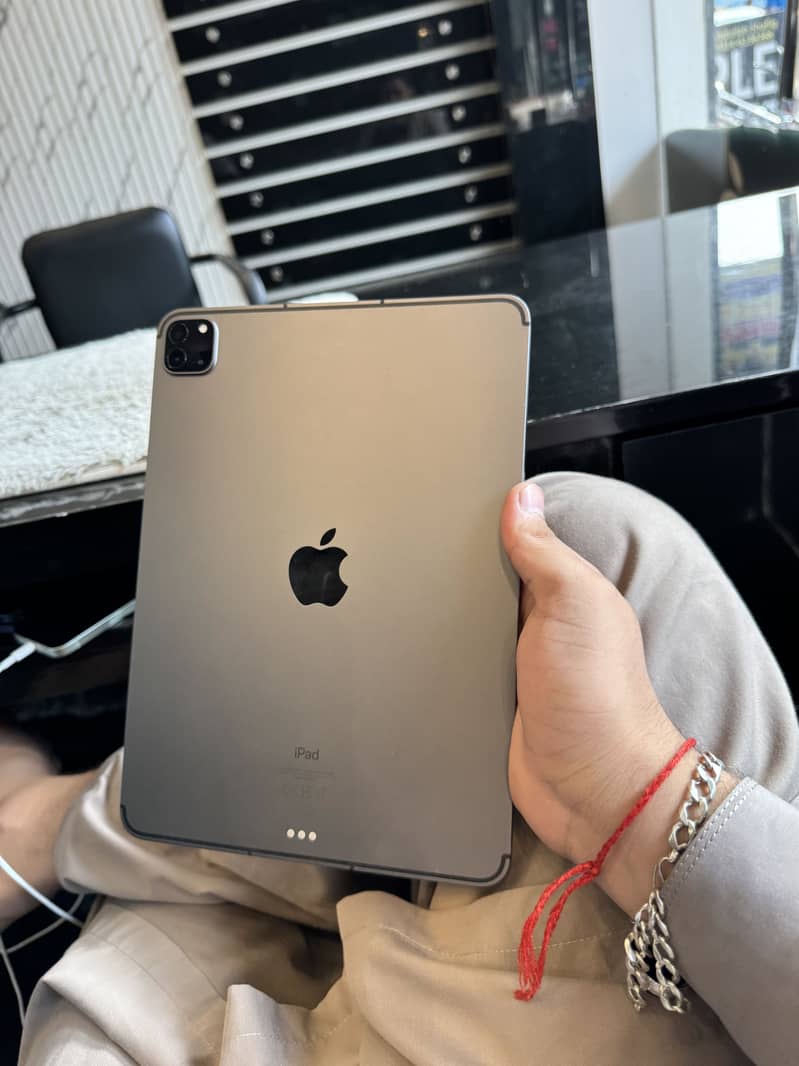 IPAD M1 (3RD GENERATION) 3