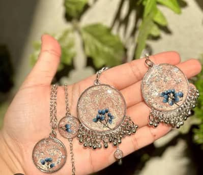 resin art and jewellery