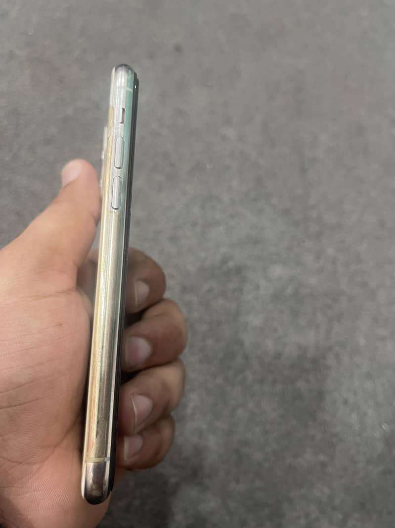 Apple iPhone 11 0