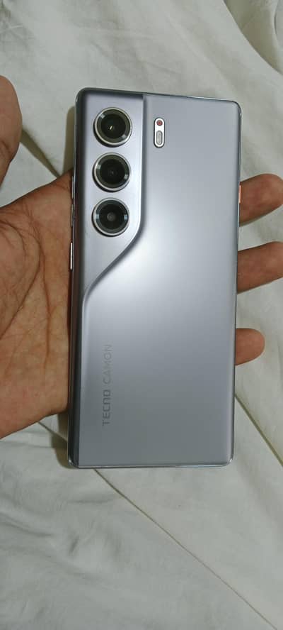 Tecno CAMON 40 Pro