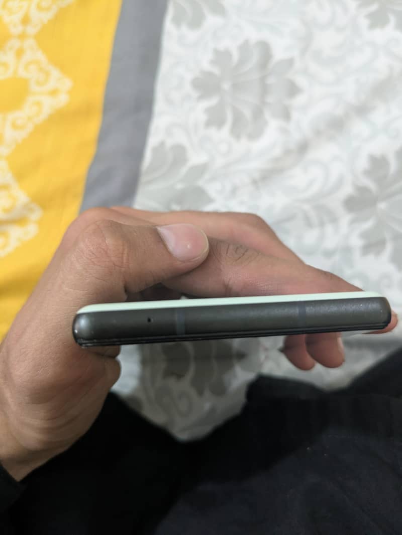 Google Pixel 6a 5