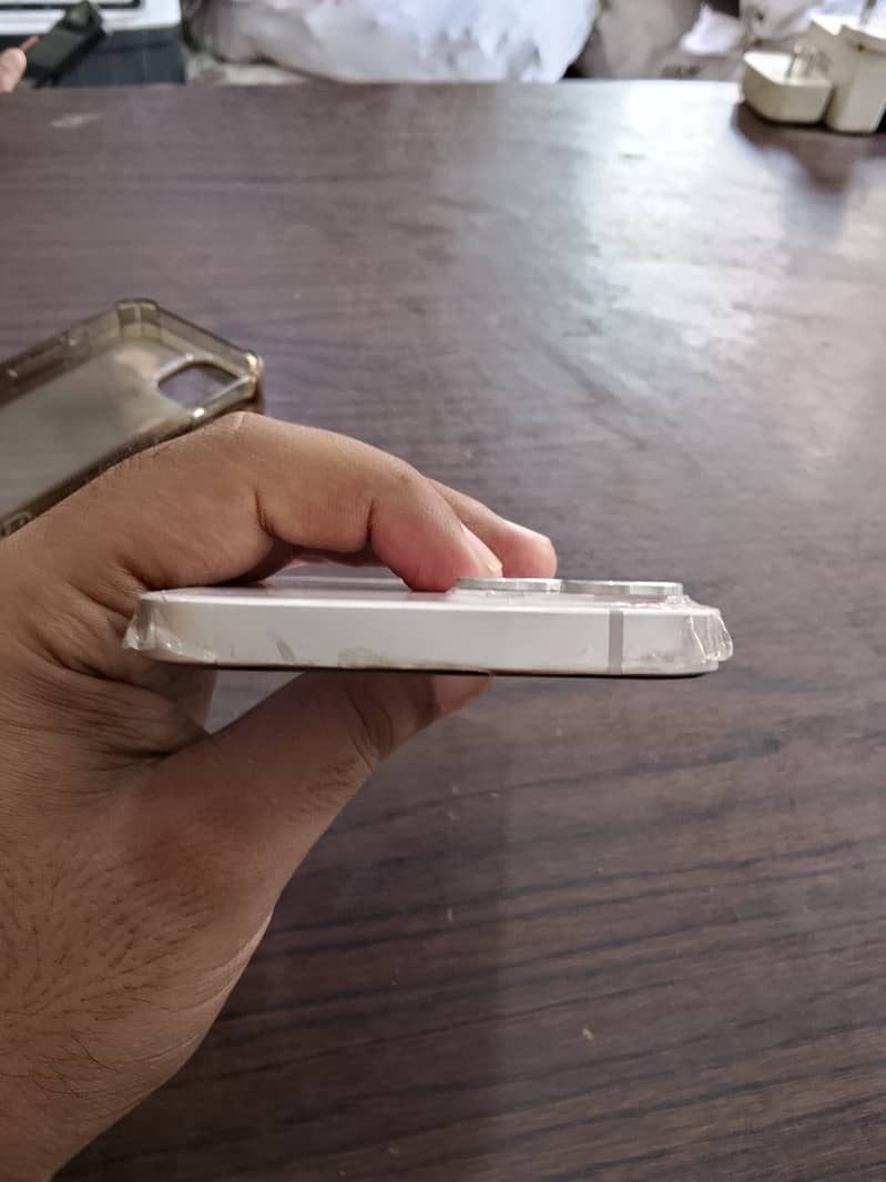 Apple iPhone 13 2