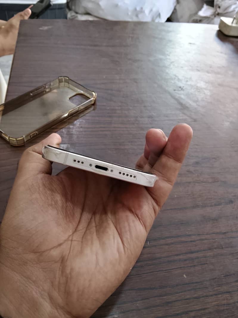 Apple iPhone 13 3