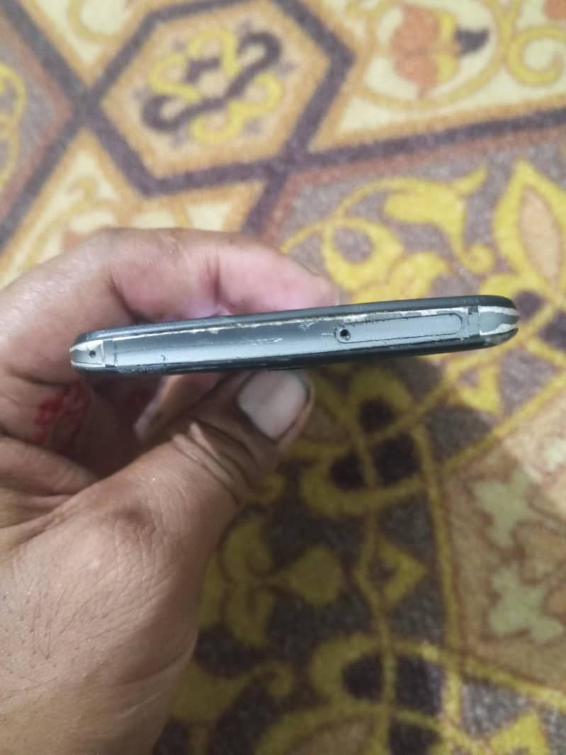 Sharp Aquos Zero 2 3