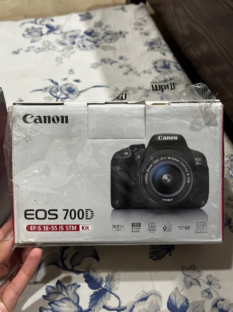 CANON EOS 700D 0