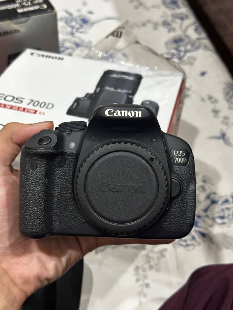 CANON EOS 700D 2