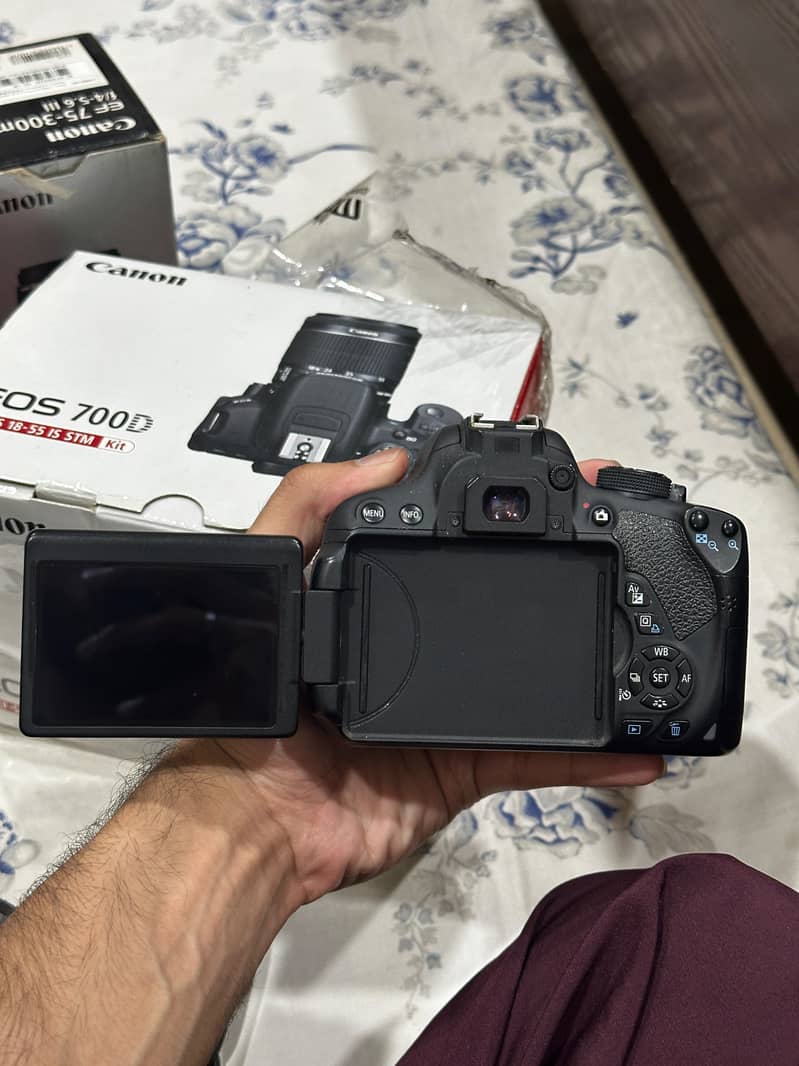 CANON EOS 700D 4