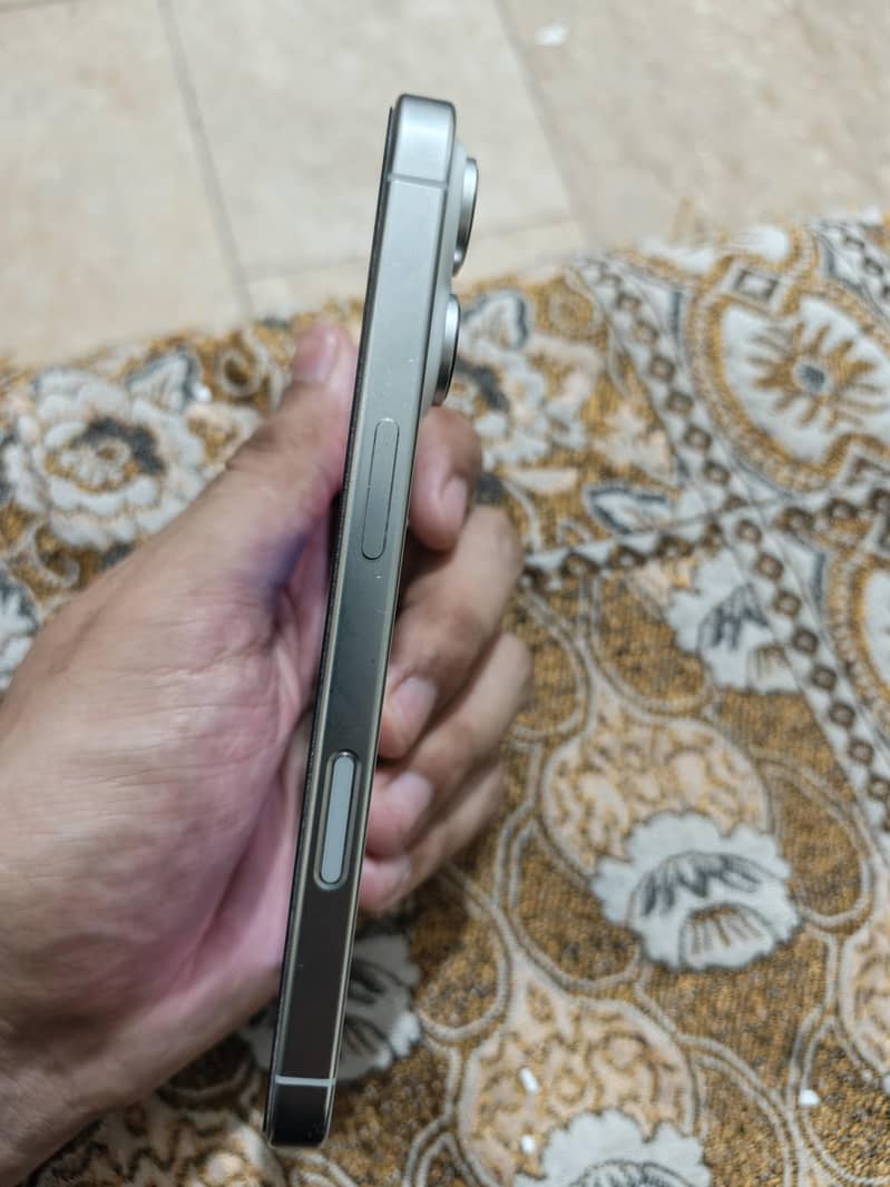 Apple iPhone 16 Pro 0