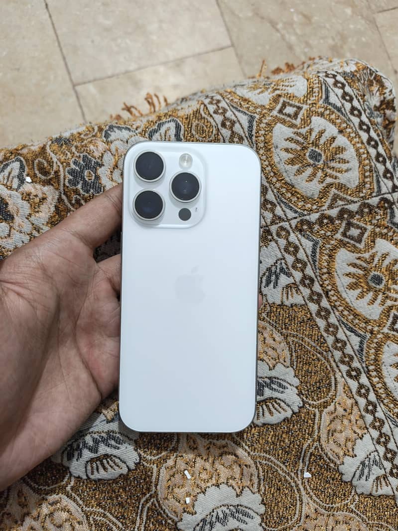 Apple iPhone 16 Pro 1