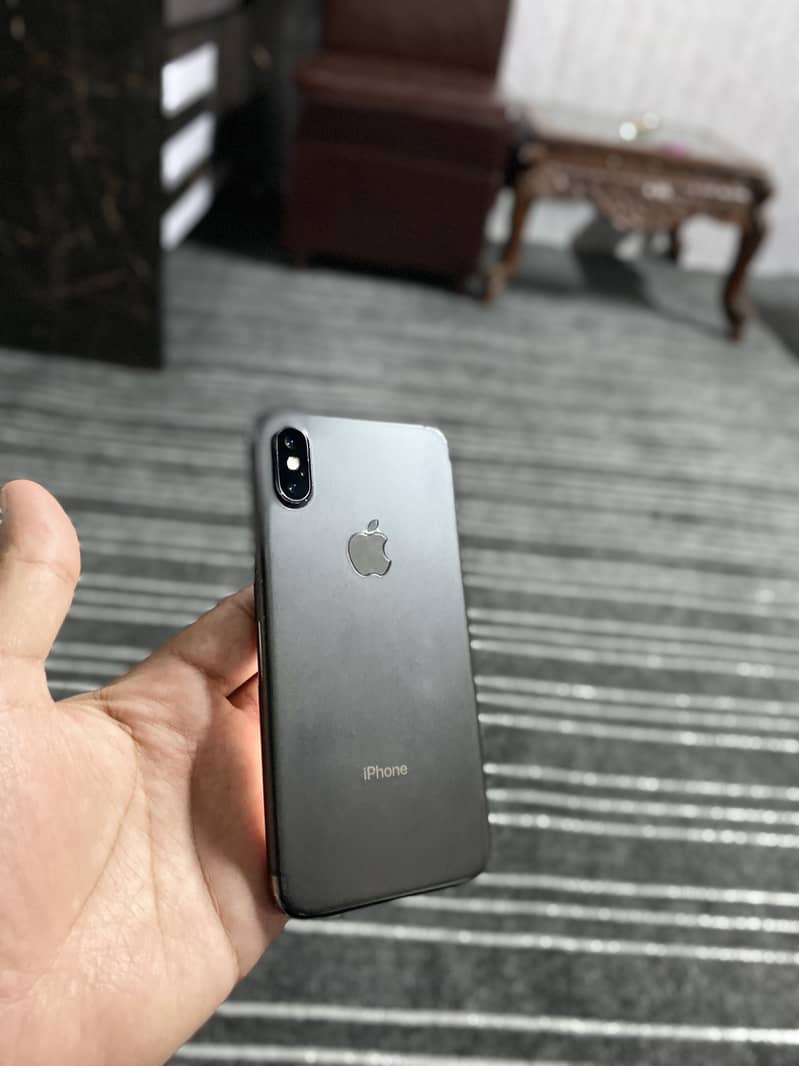 Apple iPhone X 4