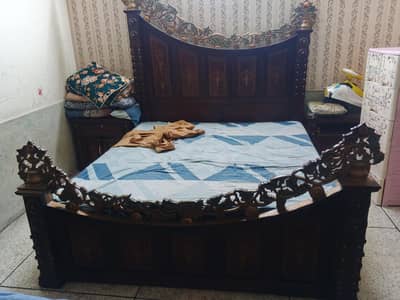 bed side tables and with dressing table