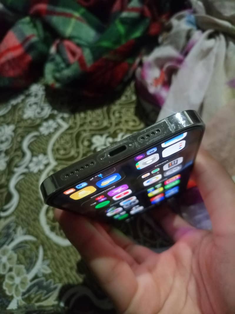 Apple iPhone 14 Pro Max 1