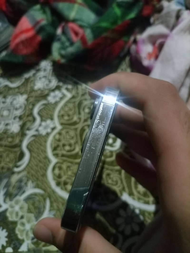 Apple iPhone 14 Pro Max 4