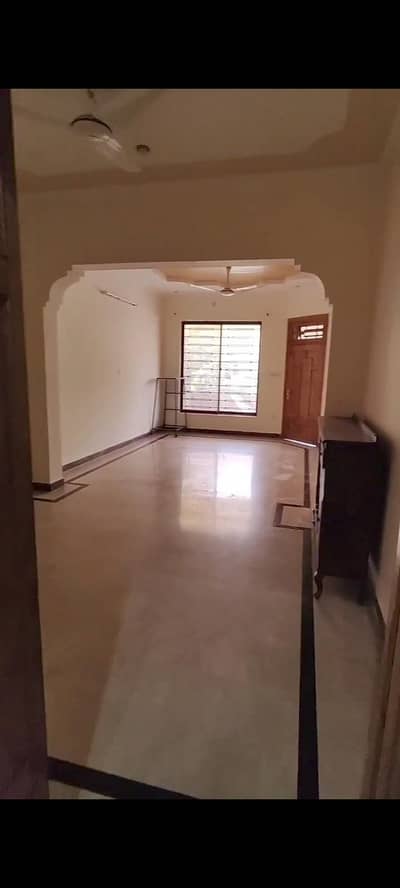 G-13/4 ground portion for rent 14 marla