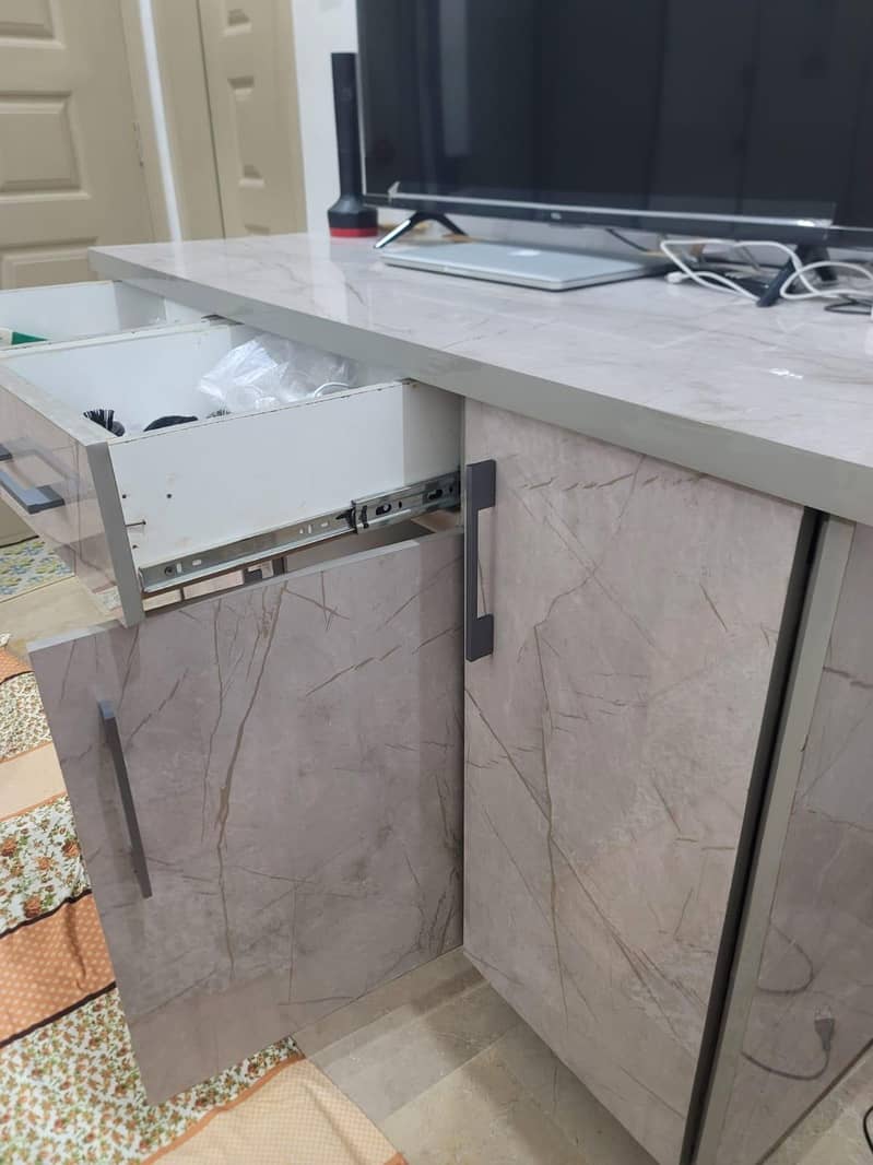 cabinet 4