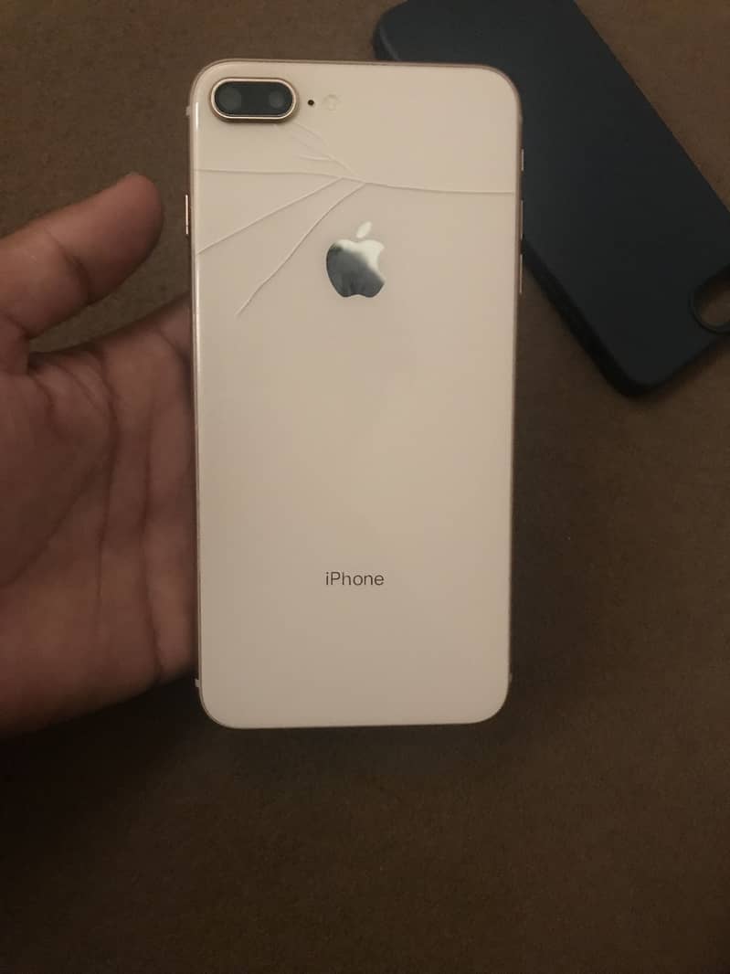 iPhone 8 Plus 1
