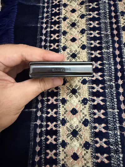Samsung Galaxy Z Flip 4 at good price