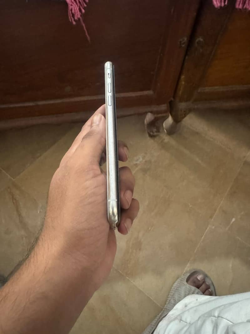 Apple iPhone X 3