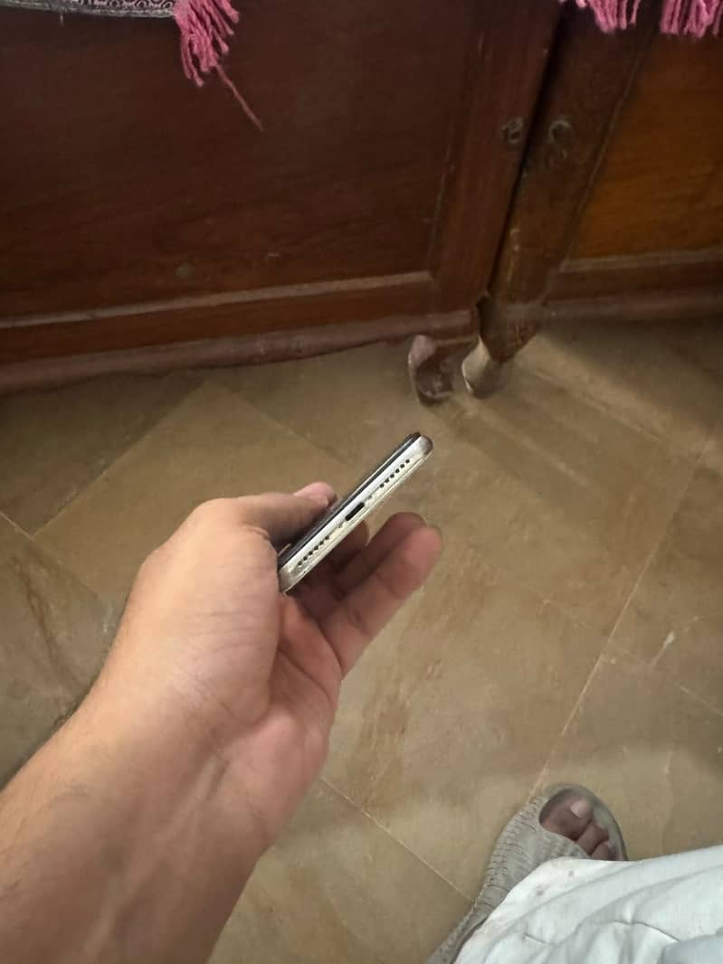 Apple iPhone X 5