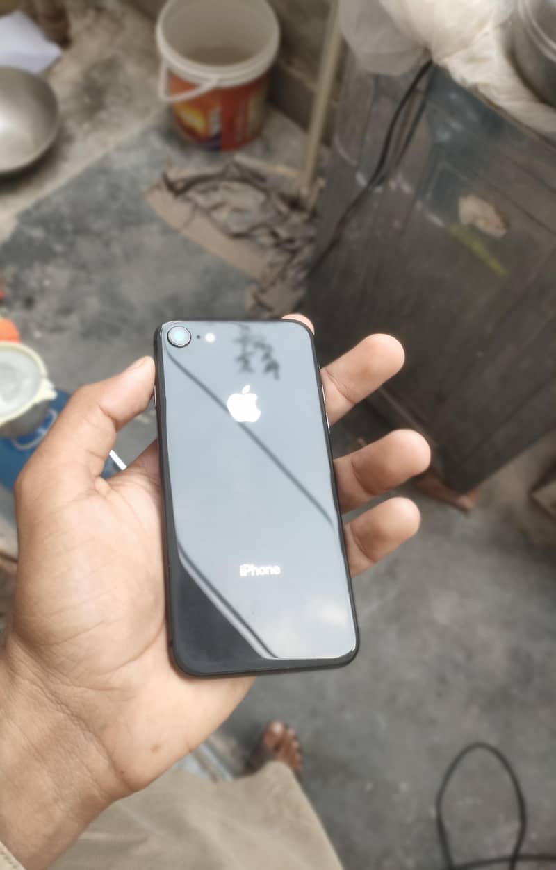 Apple iPhone 8 1