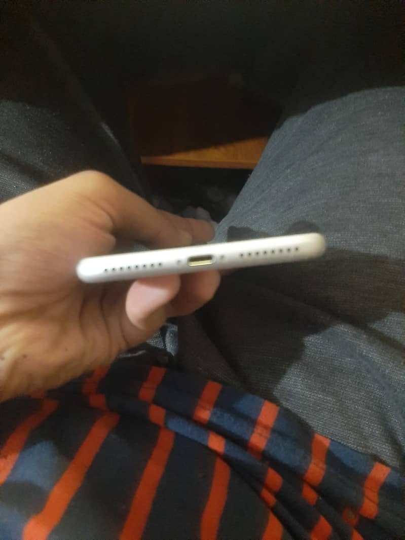 Apple iPhone 7 Plus 5