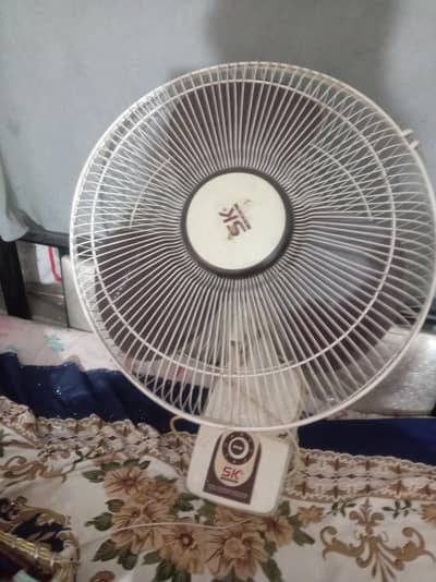 bracket fan