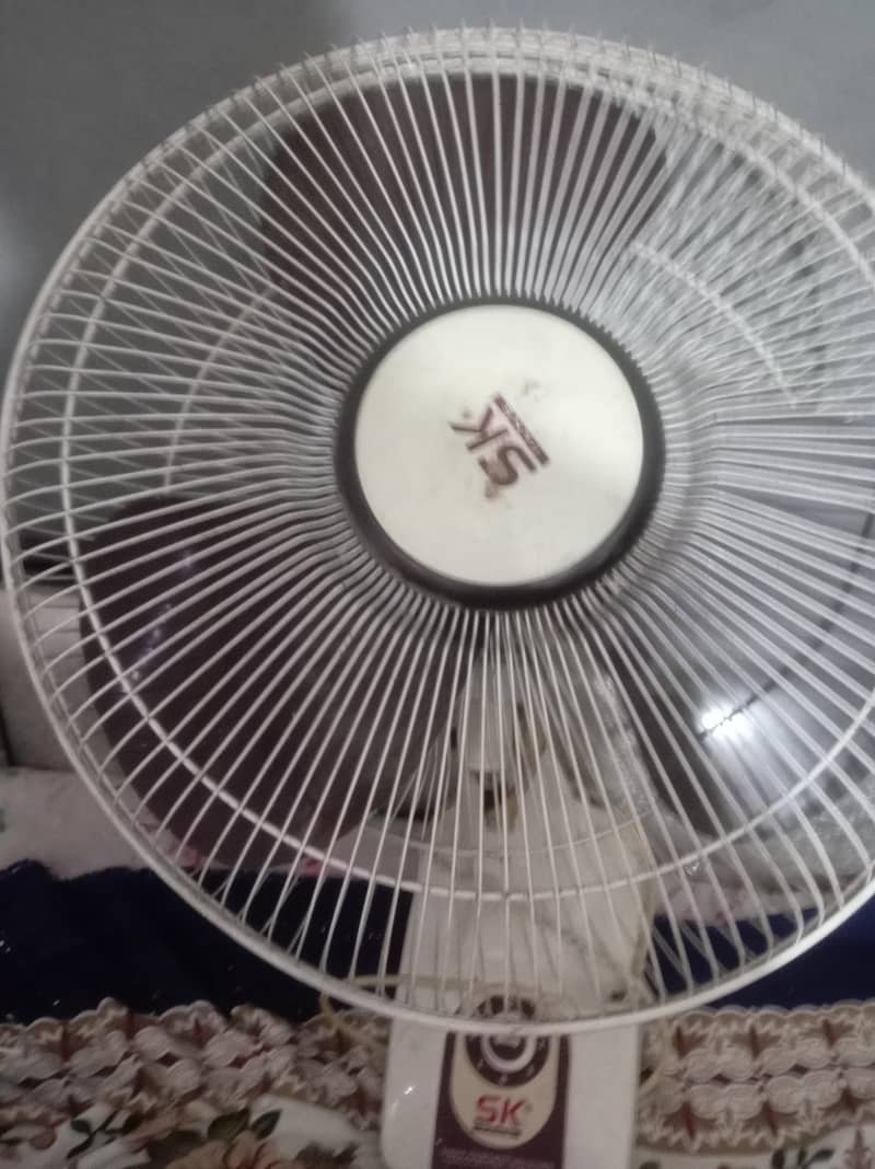 bracket fan 1