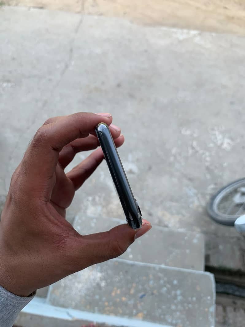 Apple iPhone X 3