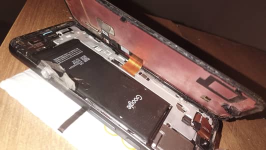 Google Pixel 8 motherboard dead panel line exchange Possible